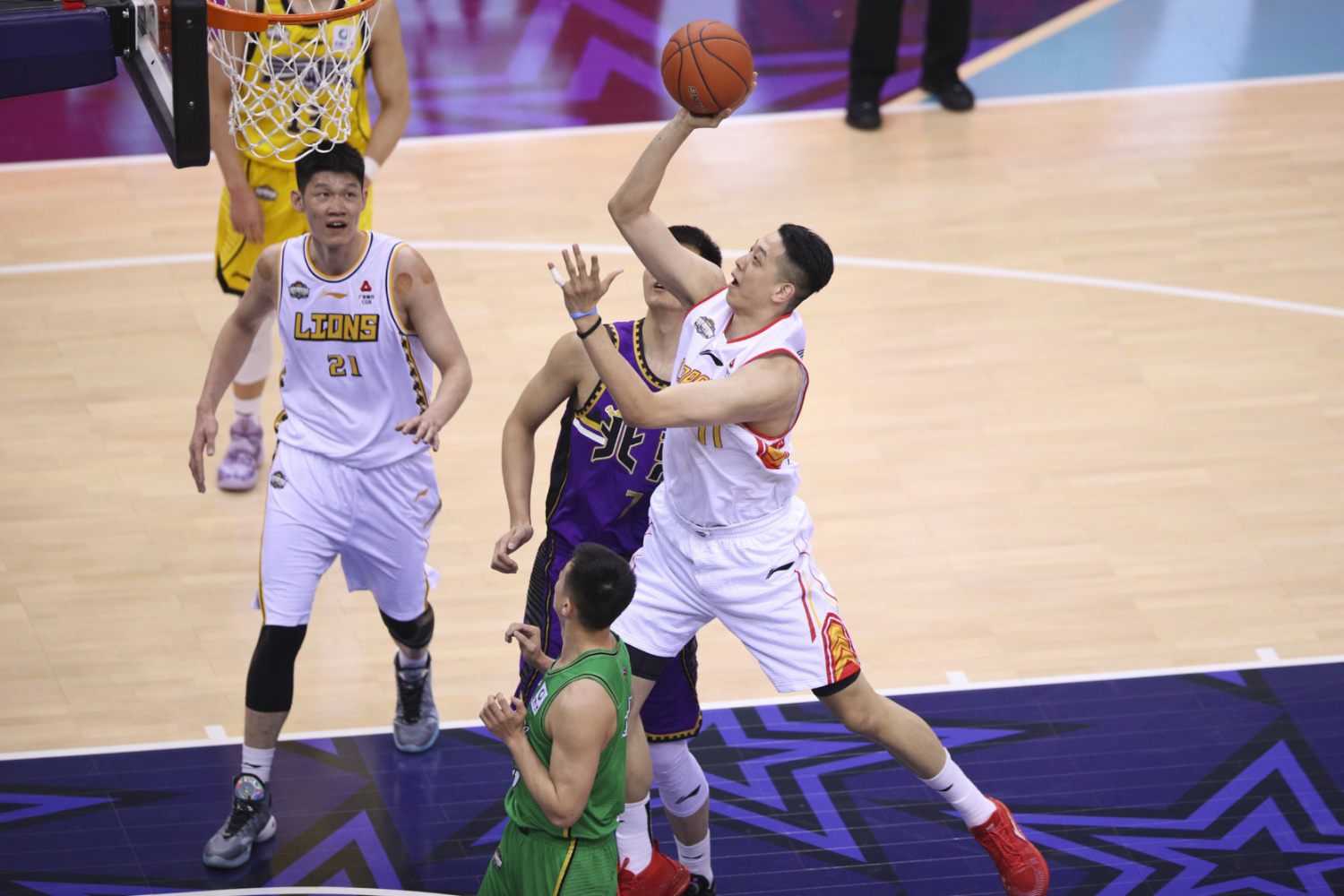 DB赛事竞猜-中后卫球员稳重表现，润滑球队整体运转的简单介绍