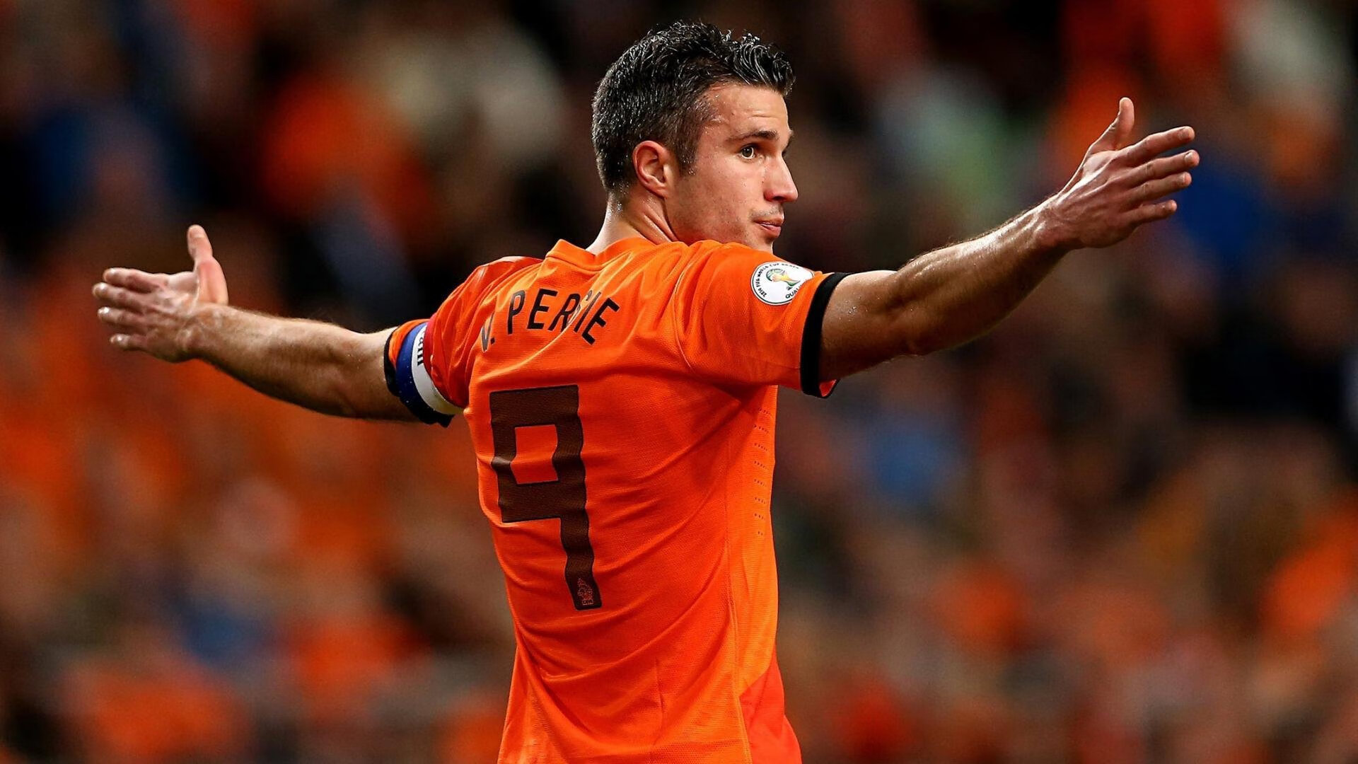 赛道与球场的双重魔术，F1街道赛焦点战背后的压制哲学