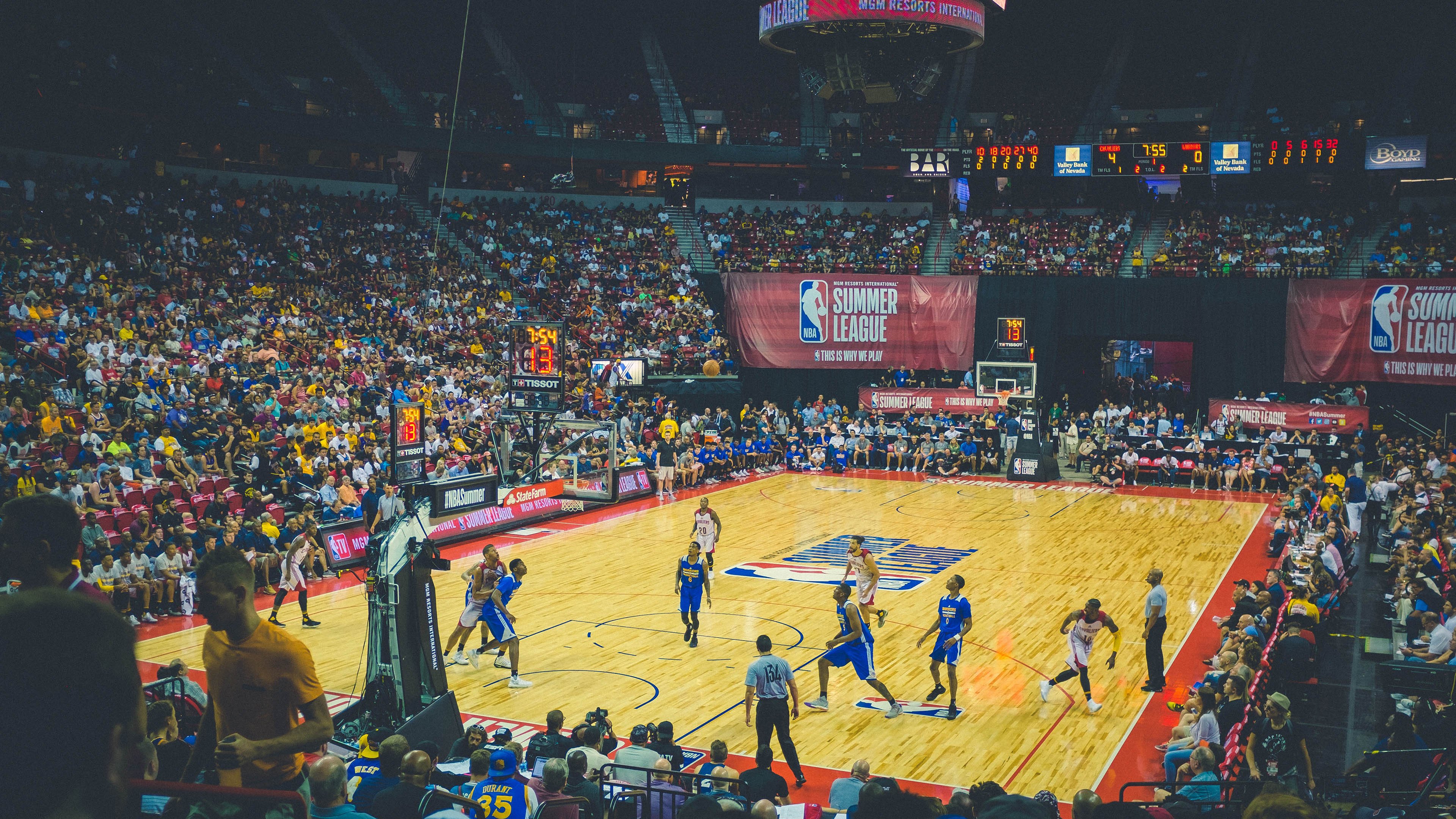 DB电竞官网入口-年度焦点之战之夜,伦纳德统治全场,书写传奇