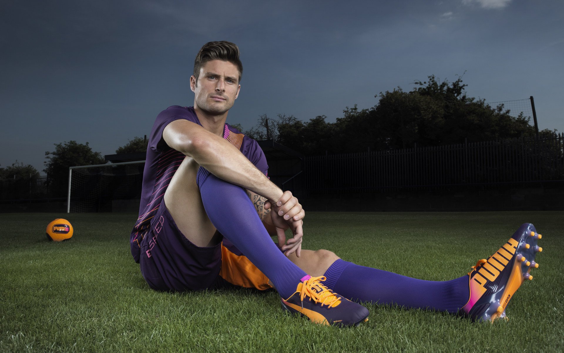 DB官网-赛道上的暗夜舞者，蒂亚戈在F1揭幕战之夜持续制造杀伤