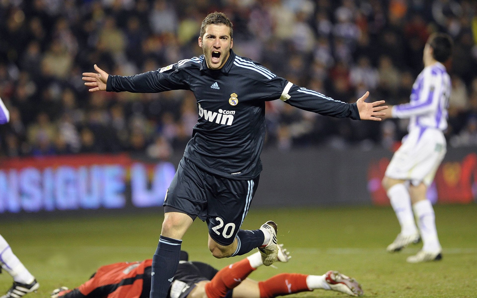 美加墨世界杯之夜，贝恩如烈焰般席卷进攻端，无人可挡的篮球艺术